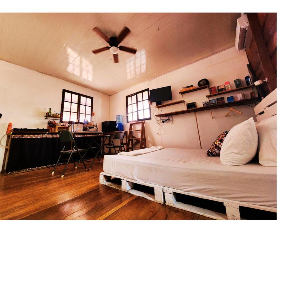 Poetry Garden Bocas Town Colon Island Villa ภายนอก รูปภาพ